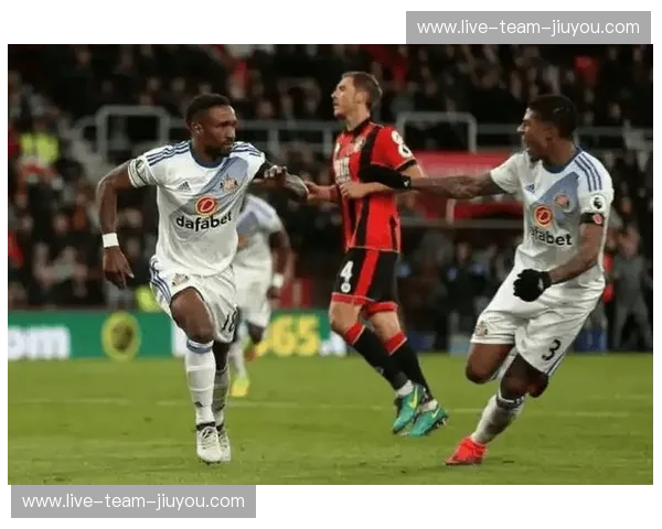 西布罗姆的蓝色梦想：在伊蒂哈德球场，一场关于勇气与荣耀的对决